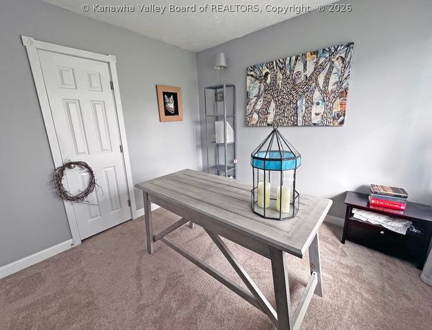 21 Warren Place, Charleston, WV 25302