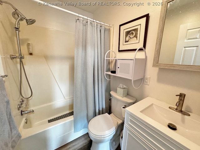 21 Warren Place, Charleston, WV 25302