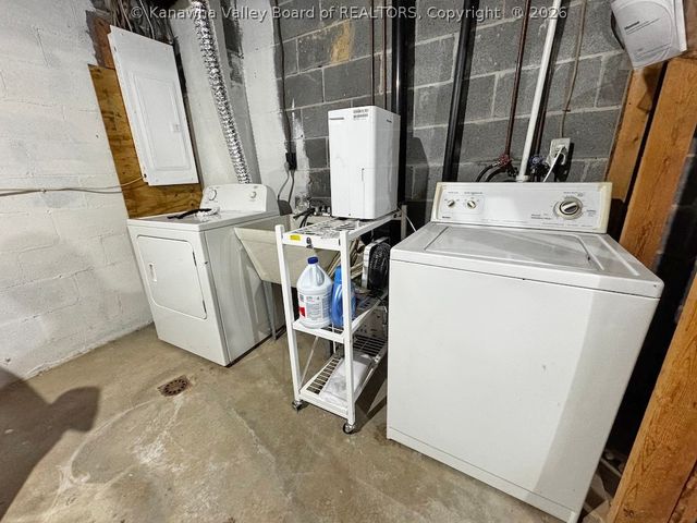 21 Warren Place, Charleston, WV 25302