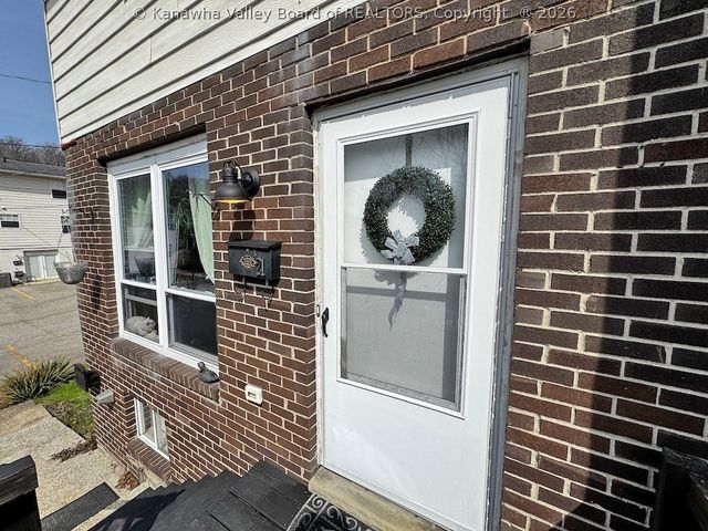 21 Warren Place, Charleston, WV 25302