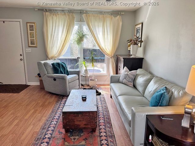 21 Warren Place, Charleston, WV 25302