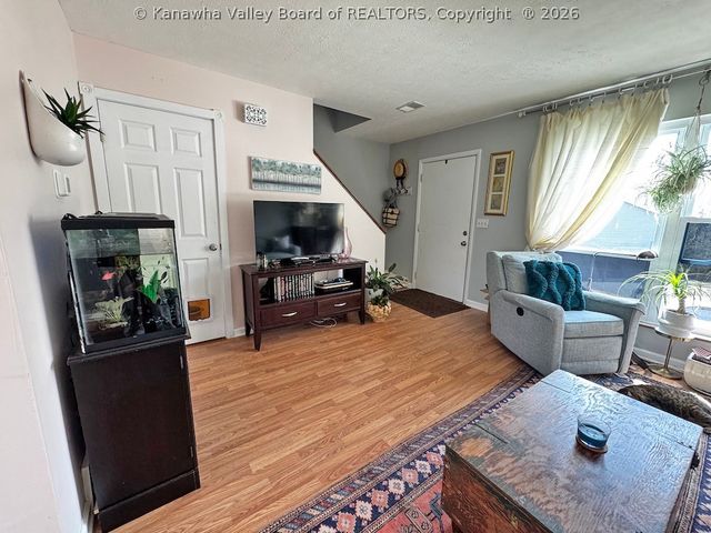 21 Warren Place, Charleston, WV 25302