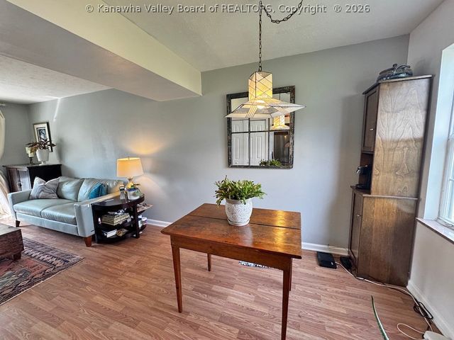 21 Warren Place, Charleston, WV 25302