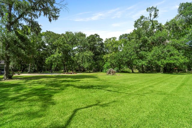 13502 E Brazos Bend Drive, Needville, TX 77461