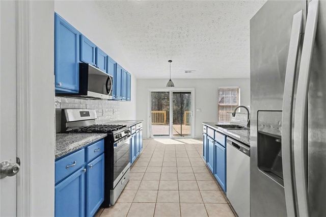 415 Crested View Drive, Loganville, GA 30052