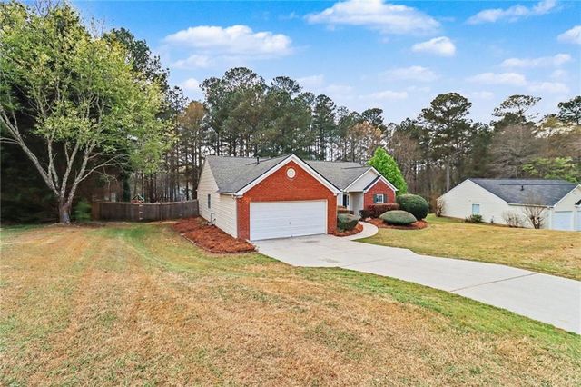 415 Crested View Drive, Loganville, GA 30052