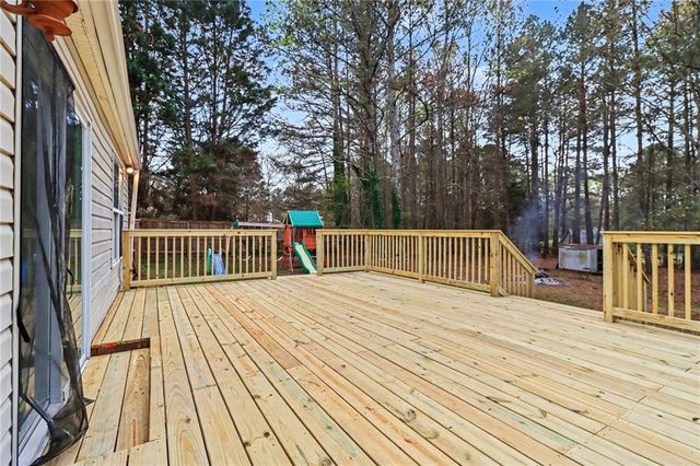415 Crested View Drive, Loganville, GA 30052