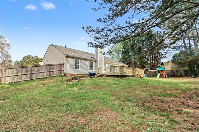 415 Crested View Drive, Loganville, GA 30052