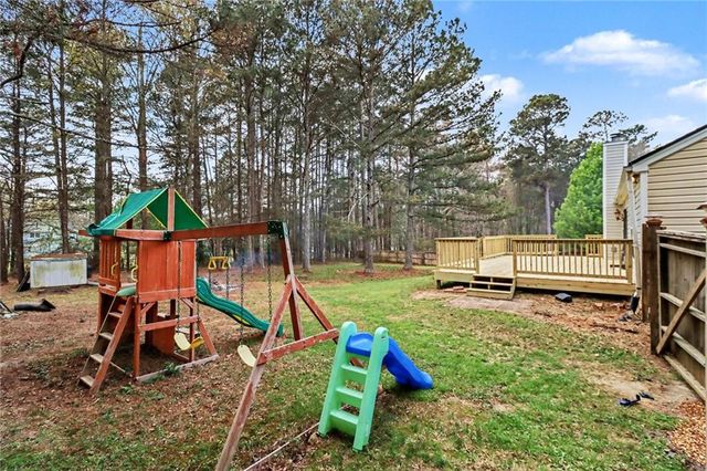 415 Crested View Drive, Loganville, GA 30052