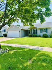 855 CHRISTIAN DRIVE, Oshkosh, WI 54901