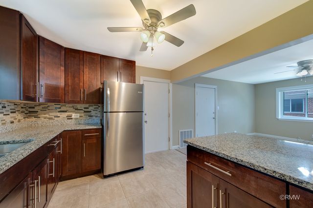 34 N Main Street 1S, Glen Ellyn, IL 60137