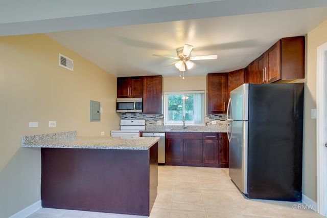 34 N Main Street 1S, Glen Ellyn, IL 60137