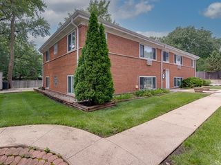 34 N Main Street 1S, Glen Ellyn, IL 60137