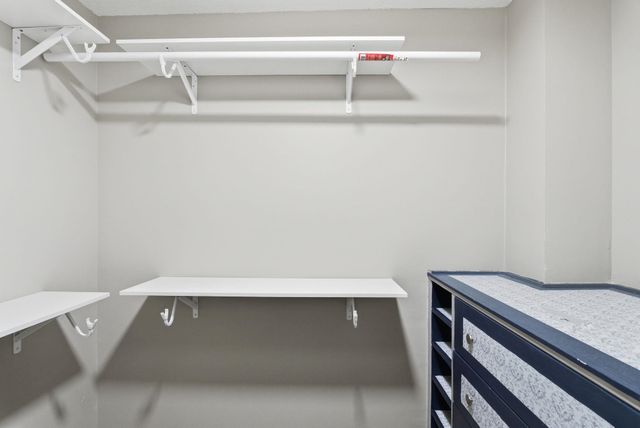 2130 N Pine Grove St, Wichita, KS 67212