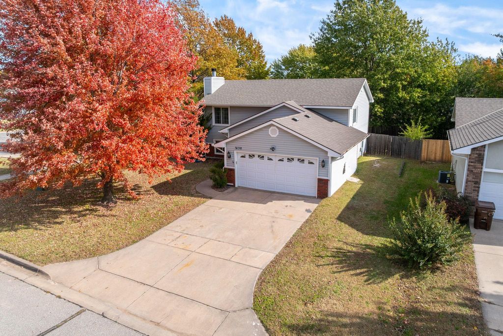 2130 N Pine Grove St, Wichita, KS 67212