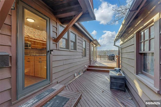 10 W Lake Drive, Wayne, NJ 07470