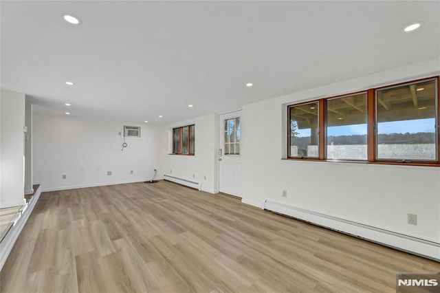 10 W Lake Drive, Wayne, NJ 07470