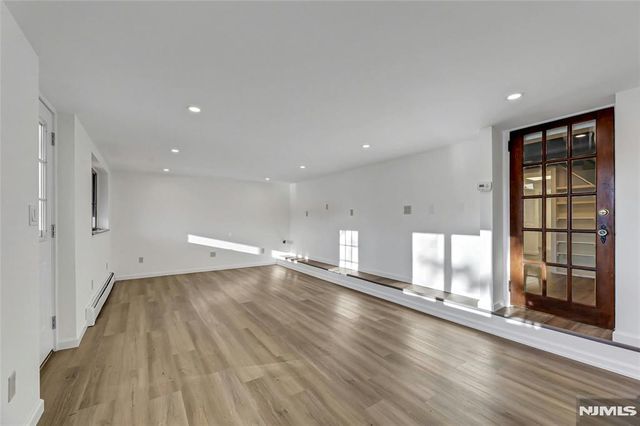 10 W Lake Drive, Wayne, NJ 07470