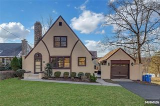 10 W Lake Drive, Wayne, NJ 07470