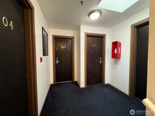 1120 N 91st Street, Seattle, WA 98103