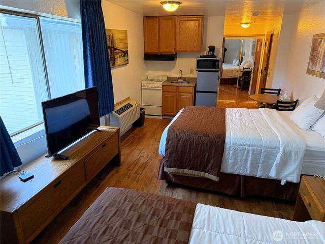 1120 N 91st Street, Seattle, WA 98103