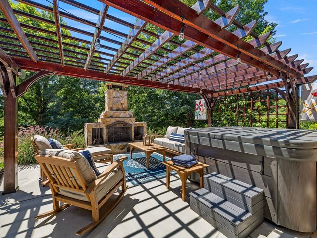 181 Lakeshore Drive, Chesnee, SC 29323