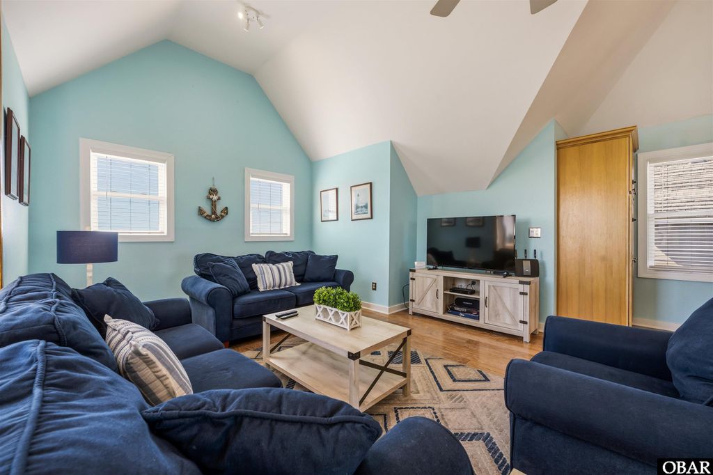 Image 7 of property listing at 5107 S Links Drive, Nags Head, NC 27959