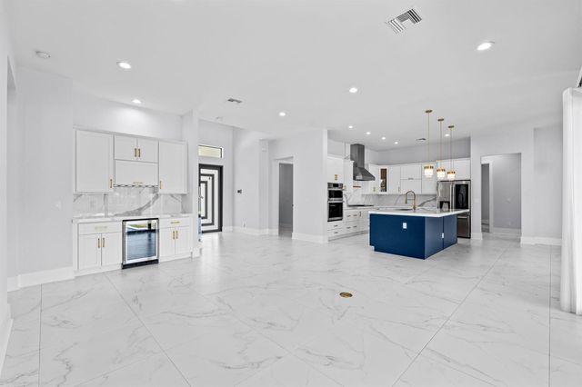 298 SW Statler Avenue, Port St. Lucie, FL 34984