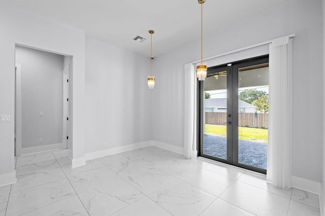 298 SW Statler Avenue, Port St. Lucie, FL 34984