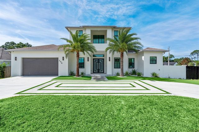 298 SW Statler Avenue, Port St. Lucie, FL 34984