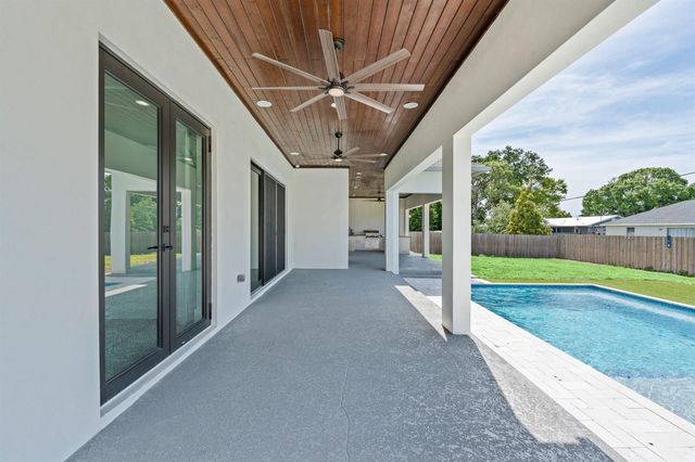 298 SW Statler Avenue, Port St. Lucie, FL 34984