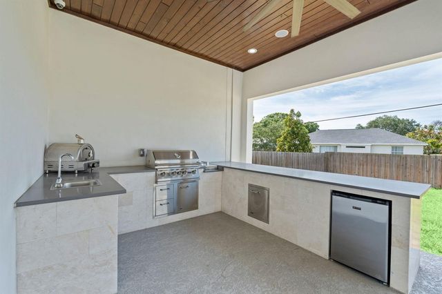 298 SW Statler Avenue, Port St. Lucie, FL 34984