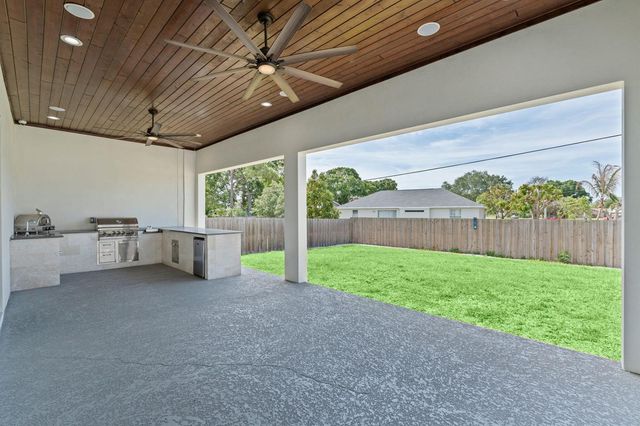 298 SW Statler Avenue, Port St. Lucie, FL 34984