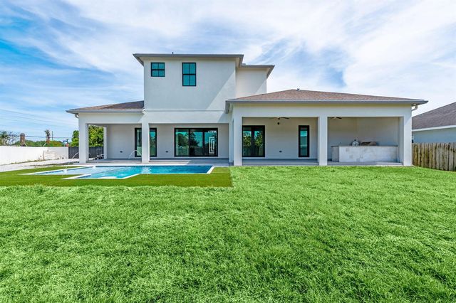 298 SW Statler Avenue, Port St. Lucie, FL 34984