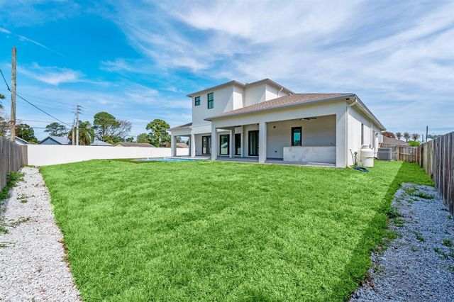 298 SW Statler Avenue, Port St. Lucie, FL 34984