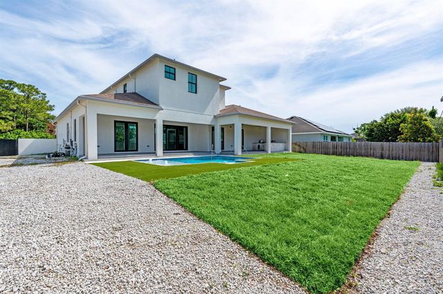 298 SW Statler Avenue, Port St. Lucie, FL 34984