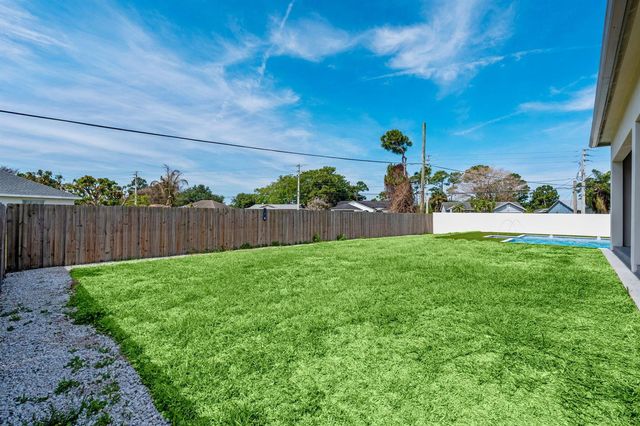 298 SW Statler Avenue, Port St. Lucie, FL 34984