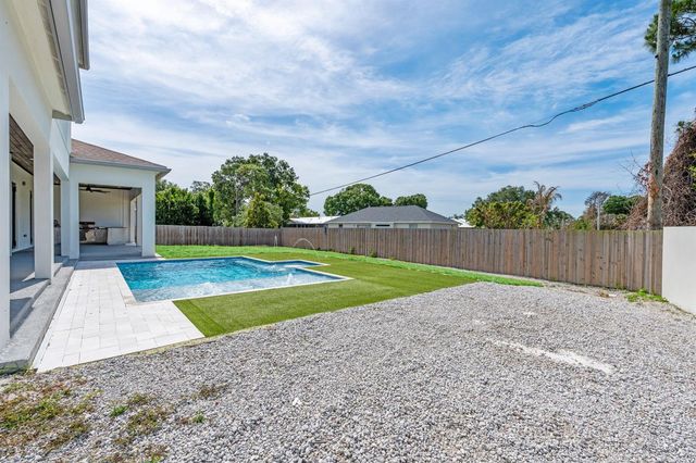 298 SW Statler Avenue, Port St. Lucie, FL 34984