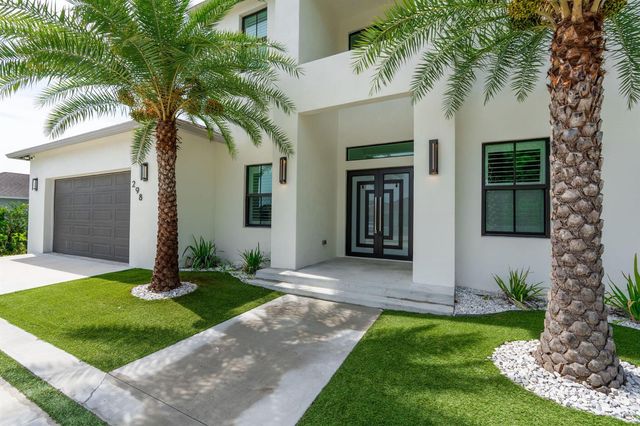 298 SW Statler Avenue, Port St. Lucie, FL 34984