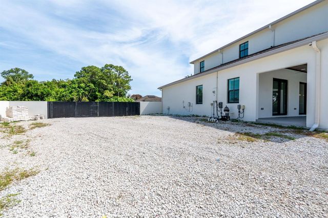 298 SW Statler Avenue, Port St. Lucie, FL 34984