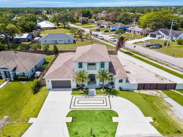 298 SW Statler Avenue, Port St. Lucie, FL 34984
