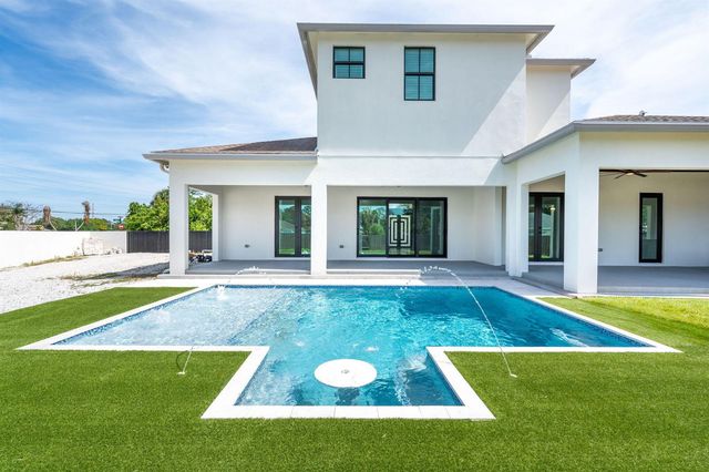 298 SW Statler Avenue, Port St. Lucie, FL 34984
