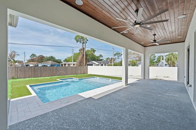 298 SW Statler Avenue, Port St. Lucie, FL 34984