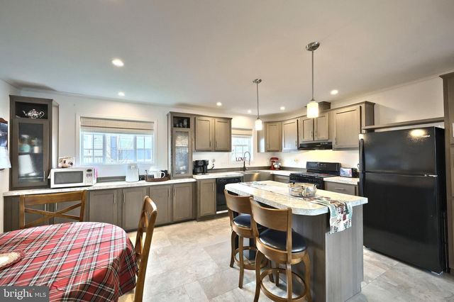 233 EAGLE DR, Hanover, PA 17331