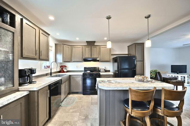 233 EAGLE DR, Hanover, PA 17331