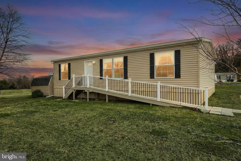 233 EAGLE DR, Hanover, PA 17331