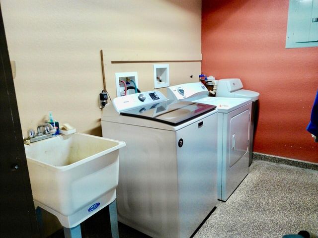 9101 E State Highway 90, Pineville, MO 64856