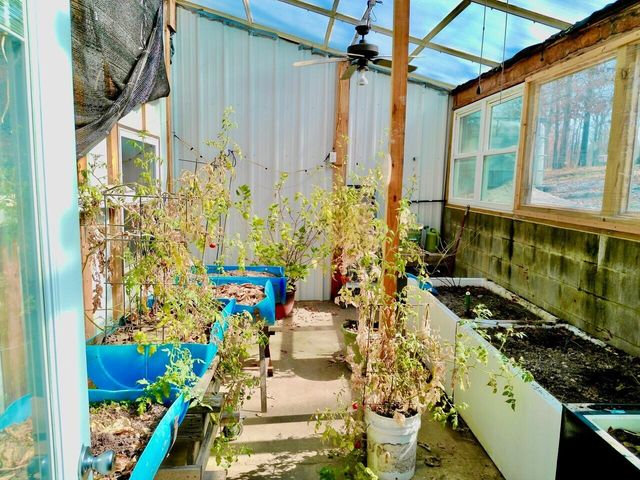 9101 E State Highway 90, Pineville, MO 64856