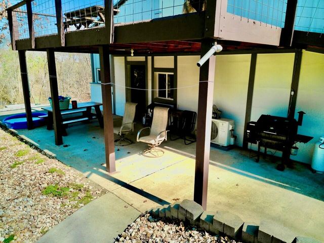 9101 E State Highway 90, Pineville, MO 64856