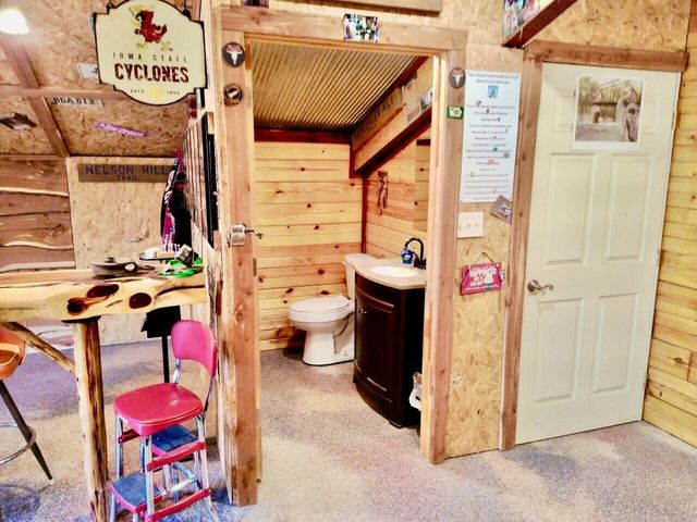 9101 E State Highway 90, Pineville, MO 64856